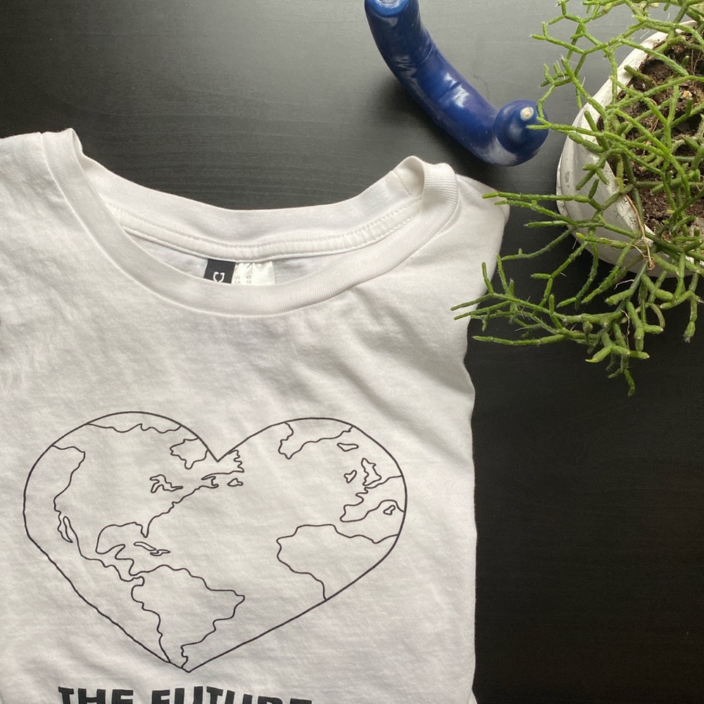 white save the planet shirt!! Very cute and hip!!🥥🥥
